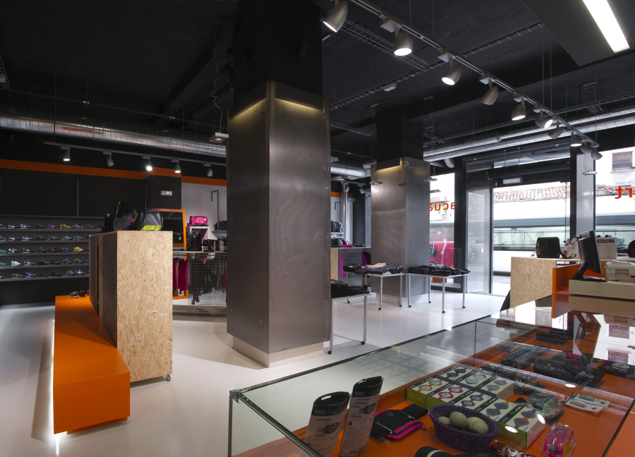 REFORMA LOCAL COMERCIAL "TIENDA DEPORTES". BURLADA