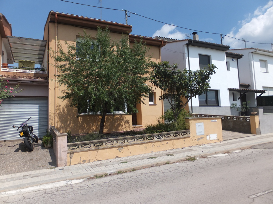 PINTURA CASA EN MONTAGUT