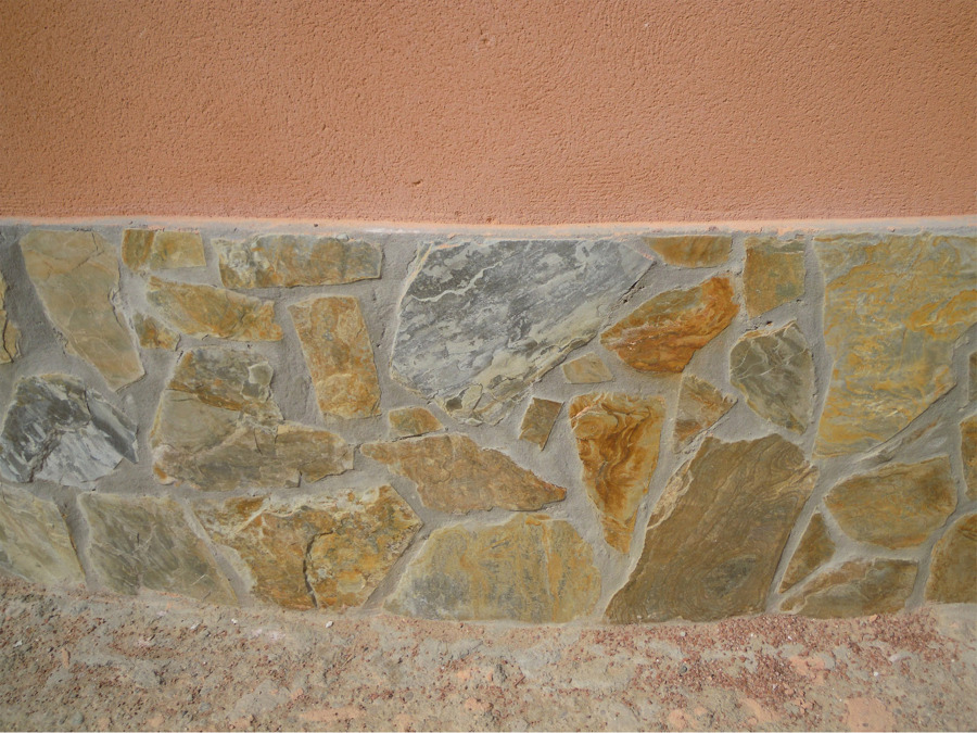 Ampliación vivienda. Zócalo.