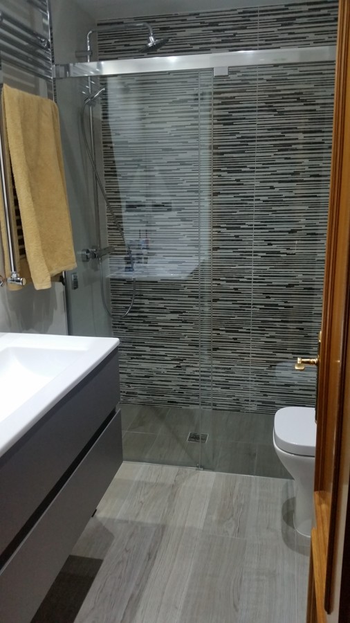 Reforma baño Navalcarnero, ducha obra al res de suelo