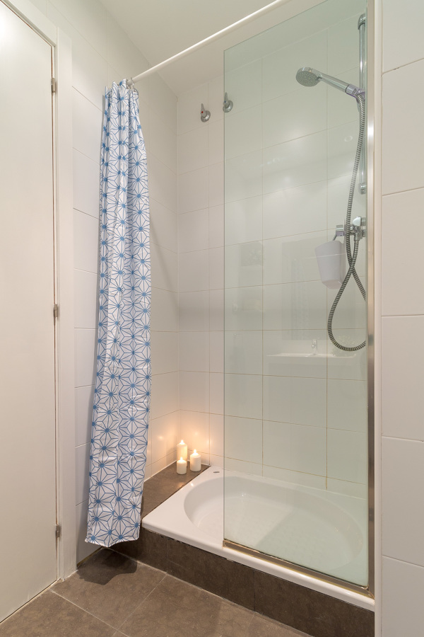 Baño | Dúplex Diagonal Mar | by Carmela Cebrián