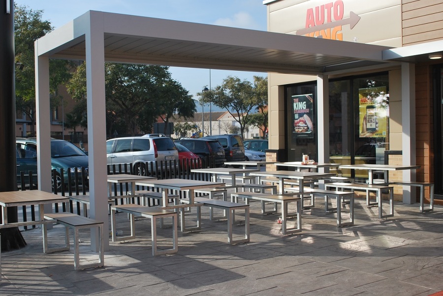 Pergola bioclimatica Burger King