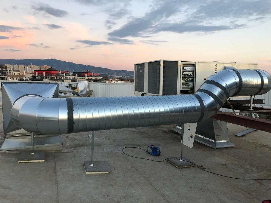 Instalación de climatización + conducto en cubierta