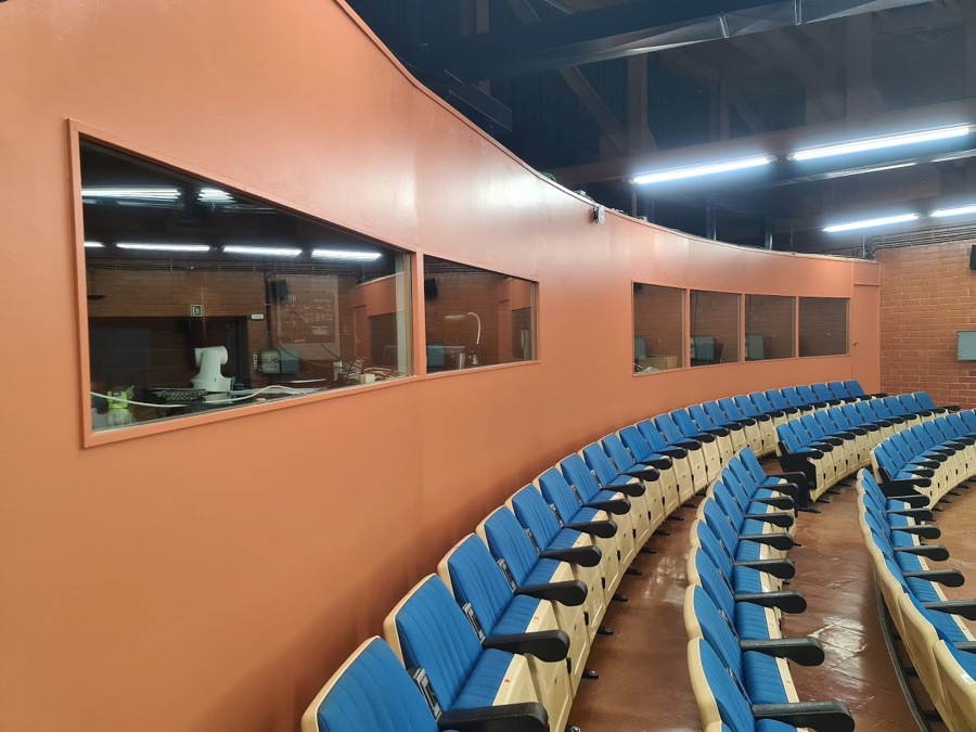 Pintura en auditorio universidad