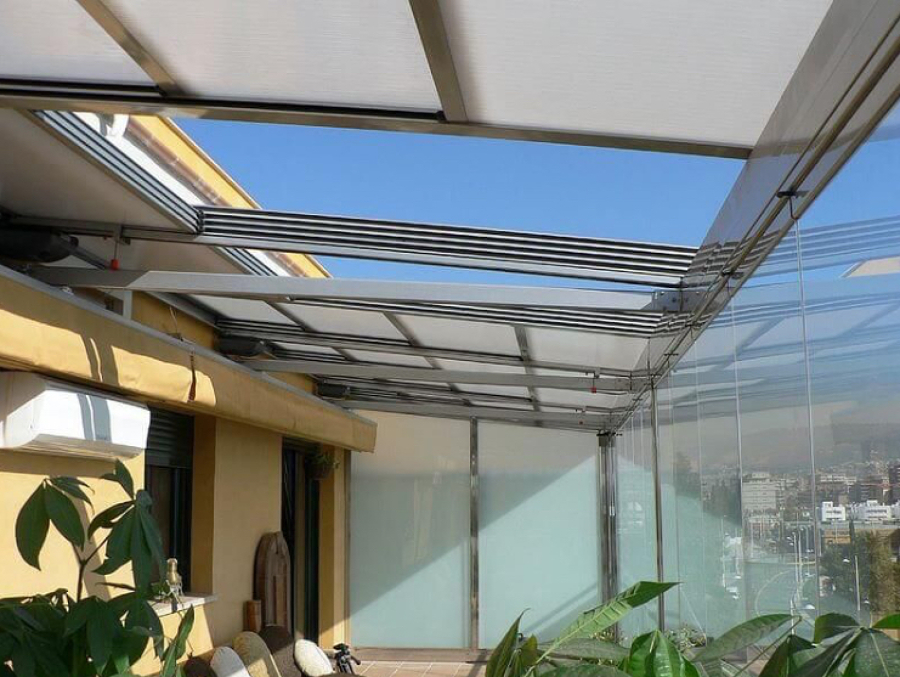 Techo móvil motorizado (panel sándwich)