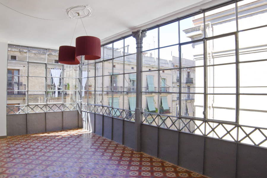 Galería estilo neoclásico restaurado.