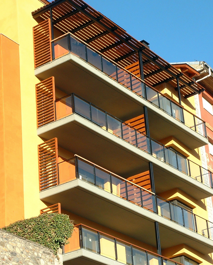 EDIFICI D'HABITATGES A PUIGCERDÀ. GIRONA