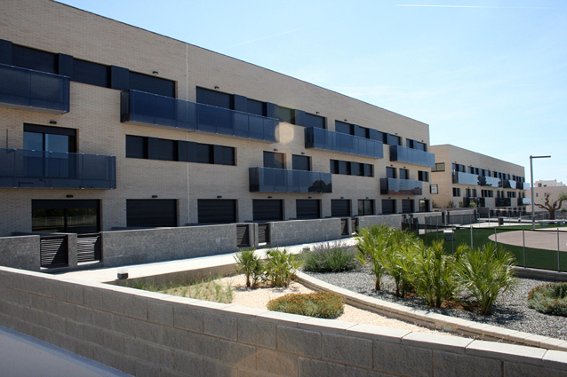 Edificio 36 viviendas, aparcamiento y piscina, en Alcanar.