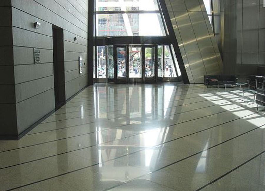 Edificio con Antideslizante Pavitec