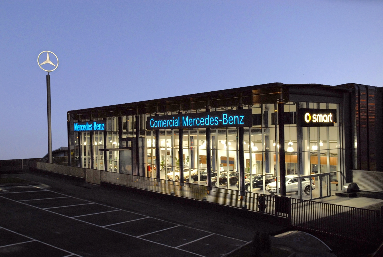 Edificio corporativo Comercial Mercedes-Benz Sevilla