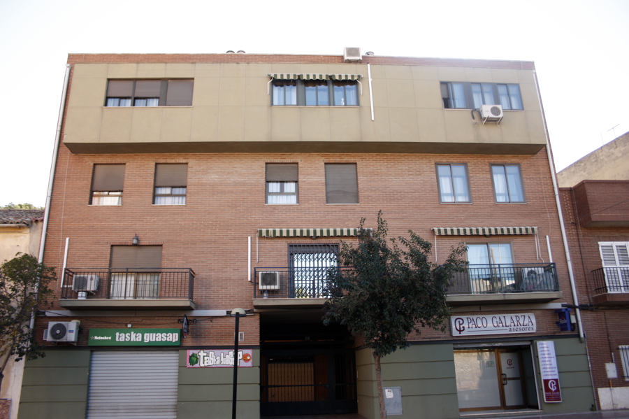 Edificio de Apartamentos, locales y aparcamientos
