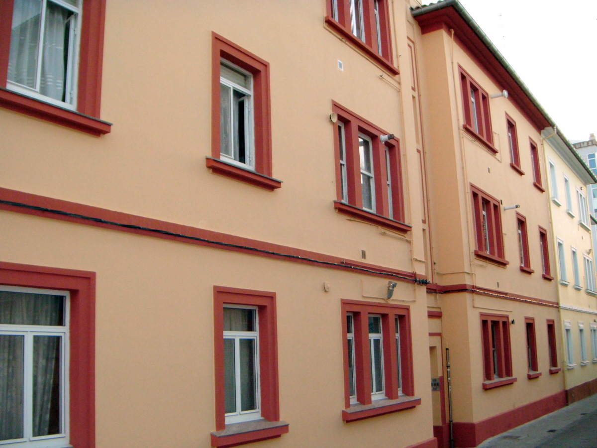 edificio de tres plantas
