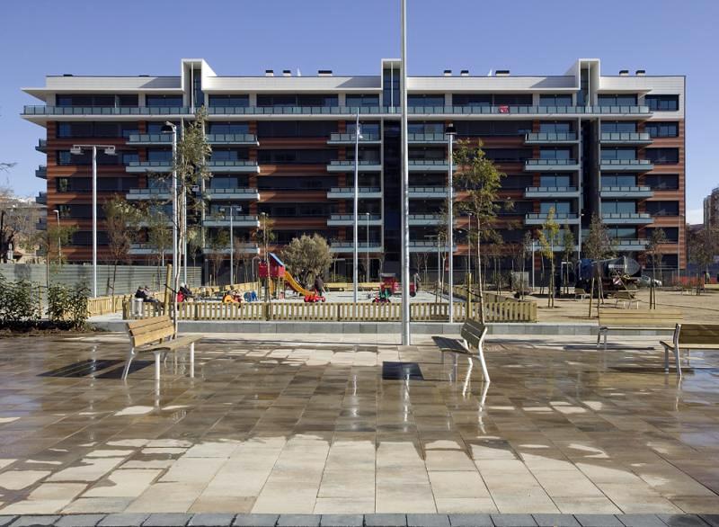 Edificio de viviendas "Provençana". Hospitalet de Llobregat. Barcelona  