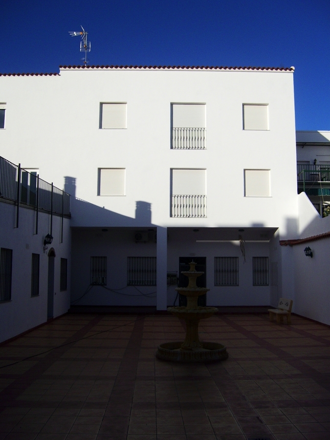 EDIFICIO DE VIVIENDAS Y GARAJES