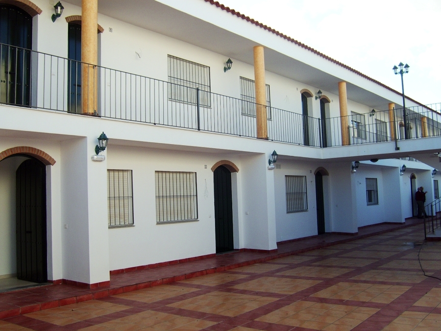 EDIFICIO DE VIVIENDAS Y GARAJES