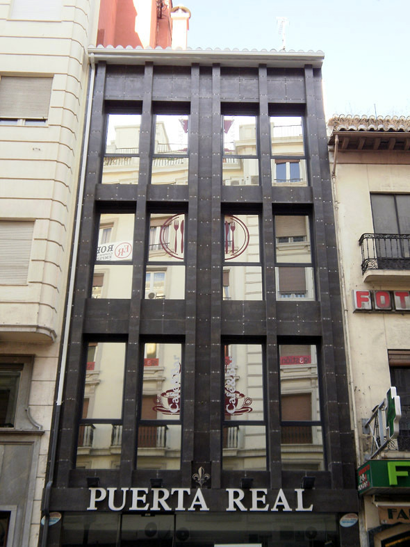 EDIFICIO DESTINADO A RESTAURACION PUERTA REAL