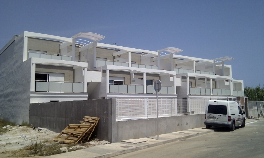 Edificio plurifamiliar en la playa de Oliva