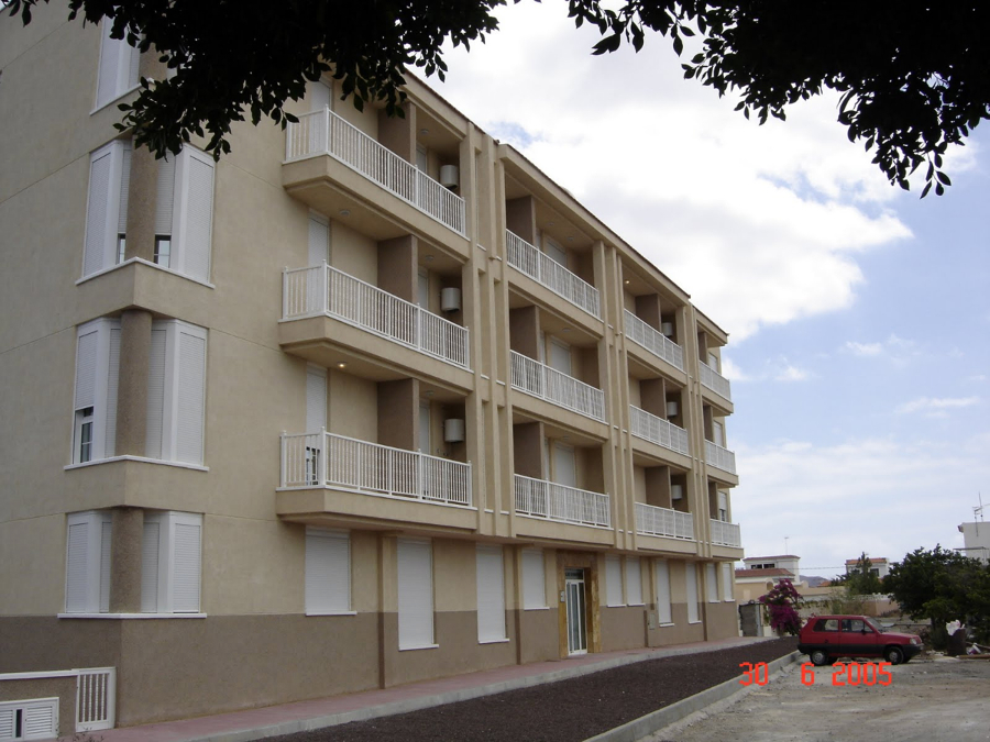 Edificio Toronjil con 32 Viviendas y Garajes
