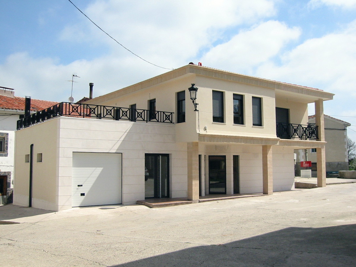 Edificio usos múltiples municipal