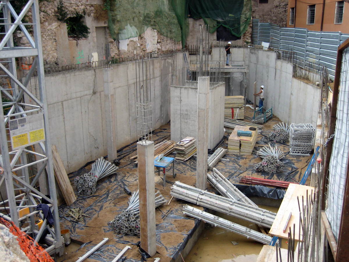 EDIFIFI PLURIFAMILIAR  8 HABITAGES GIRONA BARRI VELL