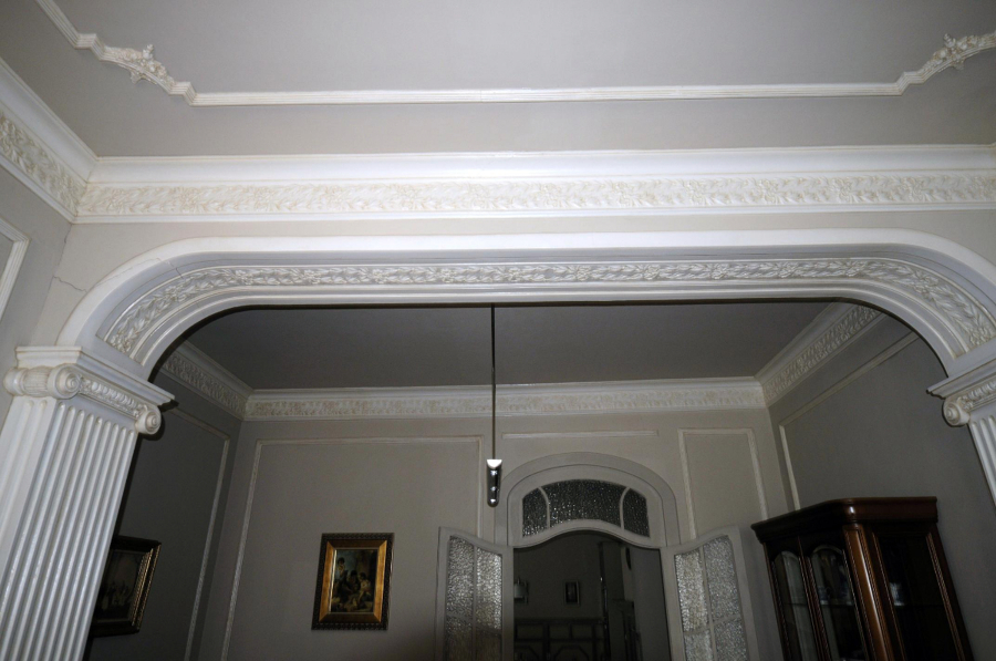 EHABILITACION PISO SEÑORIAL: Detalle tallas y escocias