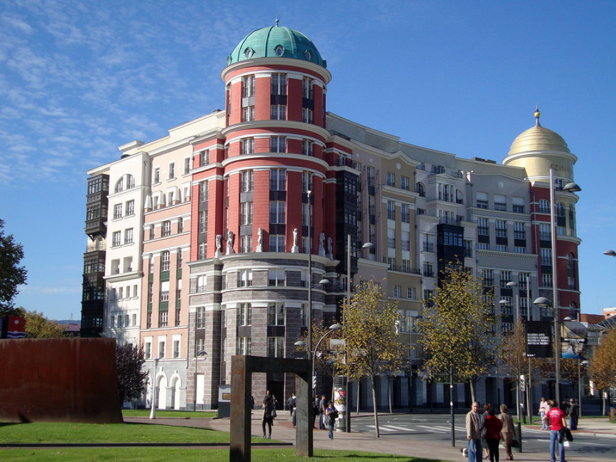 Ejecución de fachadas edificio Artklass mediante sistema SATE - Aislamiento Térmico Exterior -. Plaza de Euskadi - Bilbao (Vizcaya)