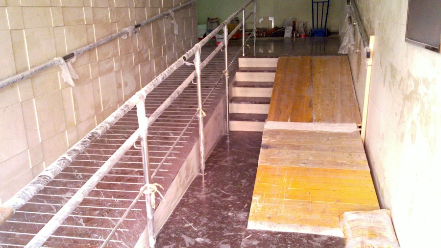 Ejecución de rampa y suministro de barandillas