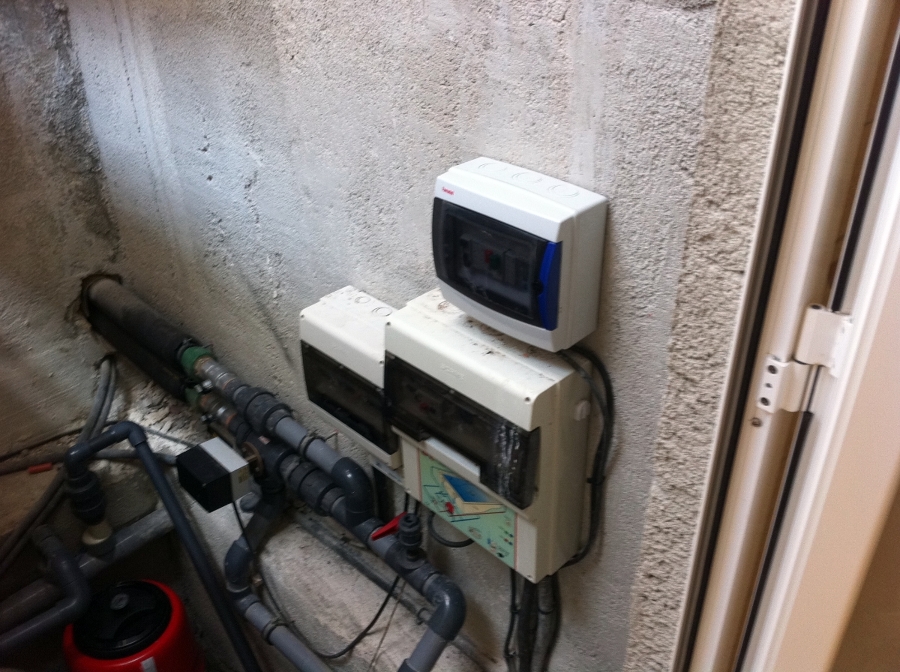 Electricidad, Cuadros de mando de piscinas