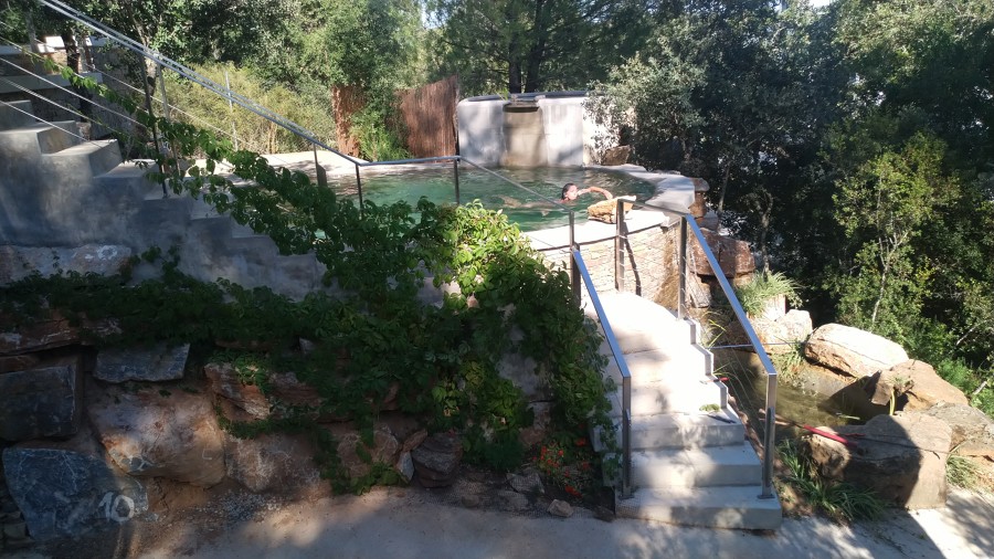 Piscina con filtrado ecológico.