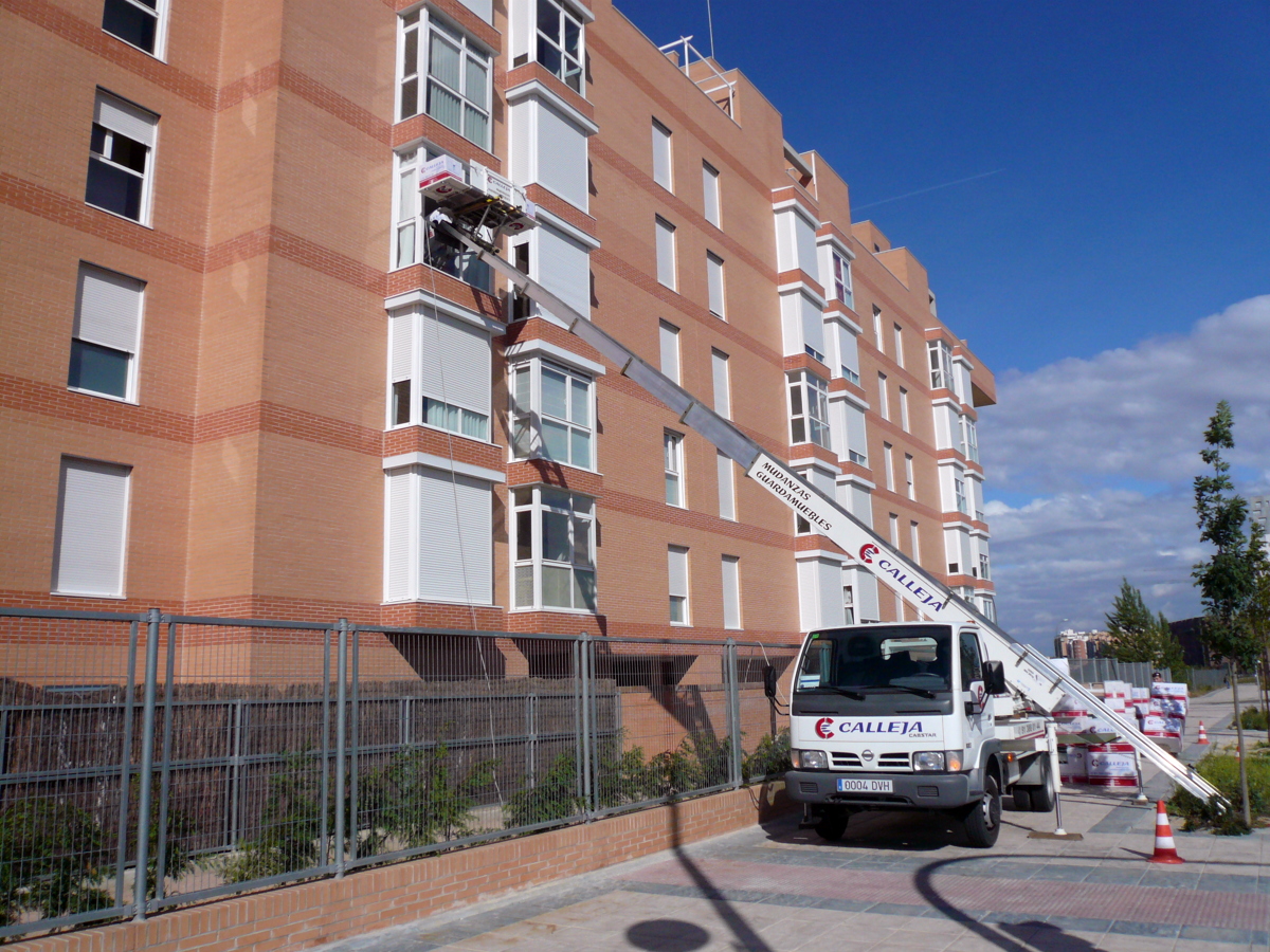 ELEVADORES MONTA-MUEBLES