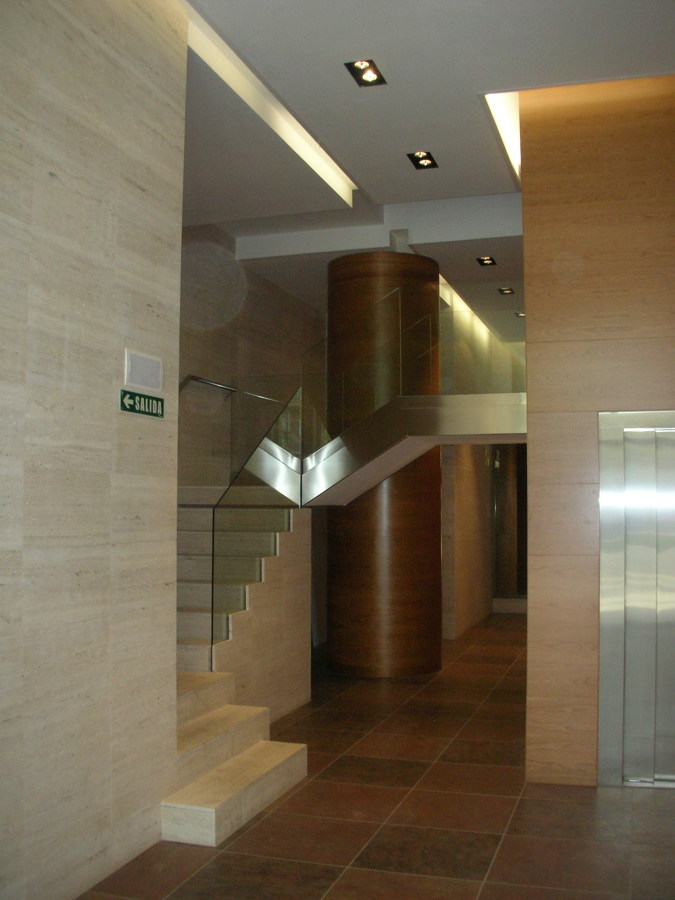 ELIMINACIÓN TOTAL BARRERAS EN AVDA. BAYONA 4 y 6