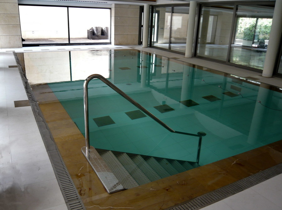 Piscina interior climatizada