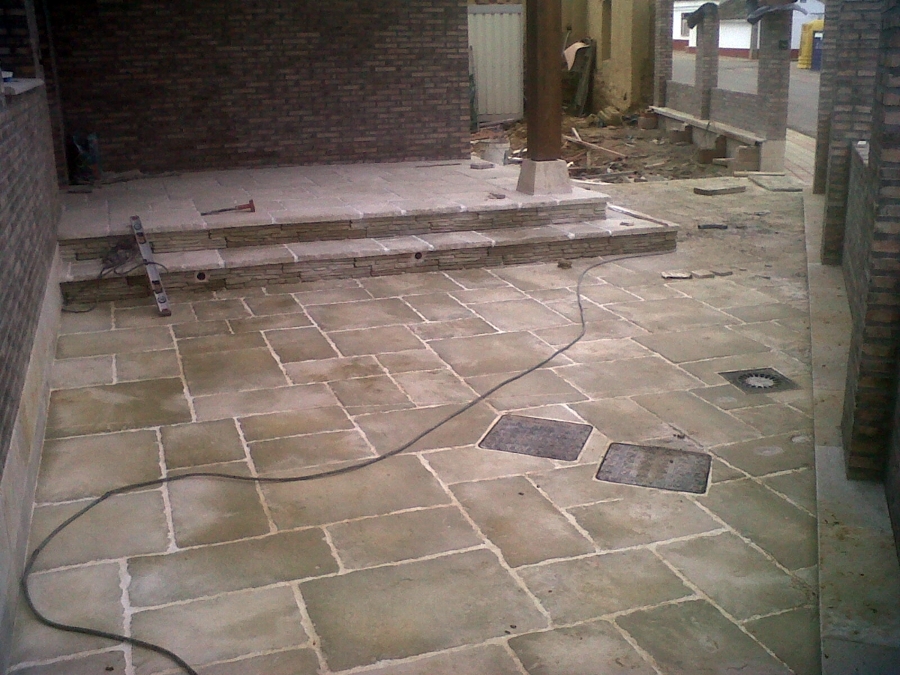 Embaldosado de aceras con baldosa imitación piedra
