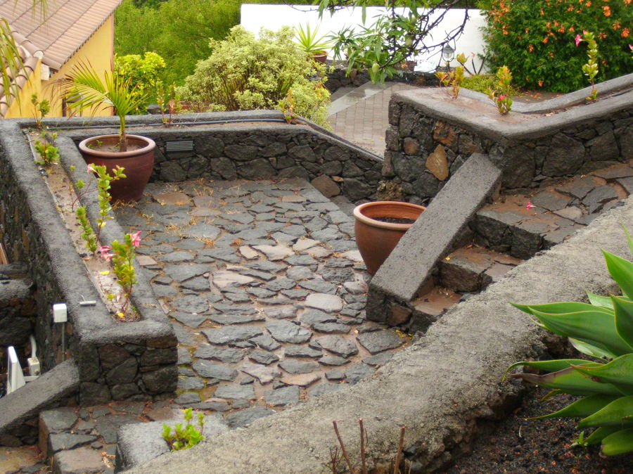 empedrado paterre y escaleras 