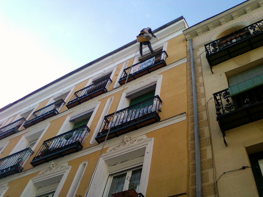 Emplastecido y pintado de voladizo