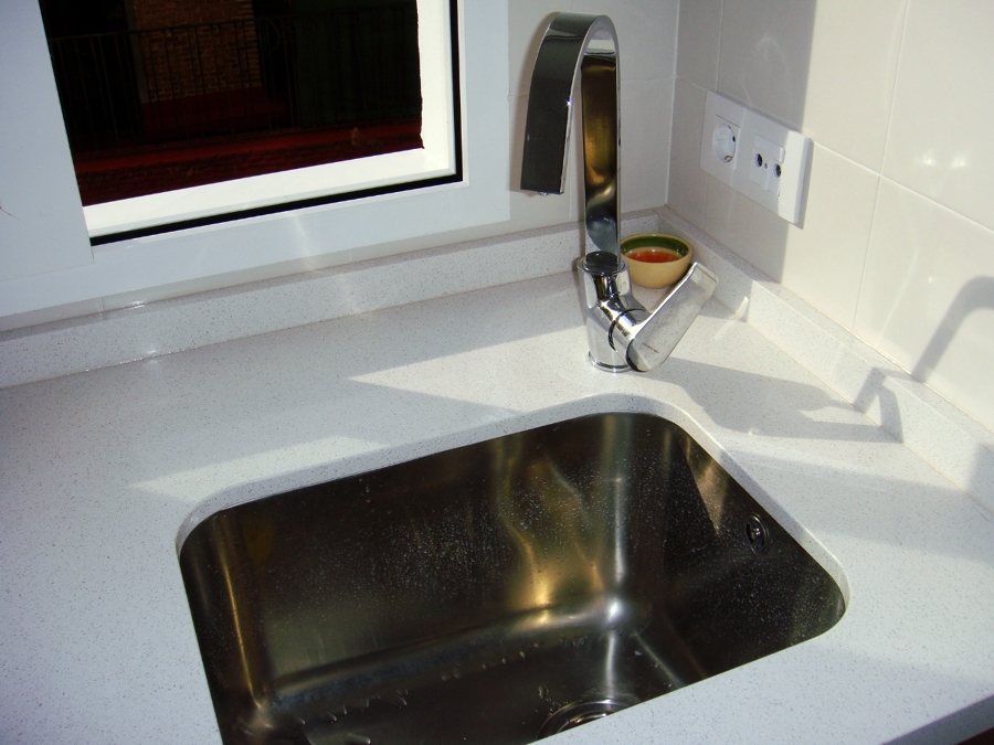 Encimera con fregadero bajo encimera