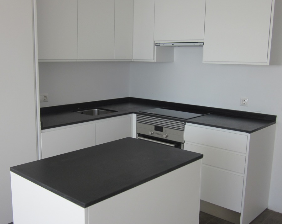 Encimera de cocina en granito Naturamia sahara nights satén.