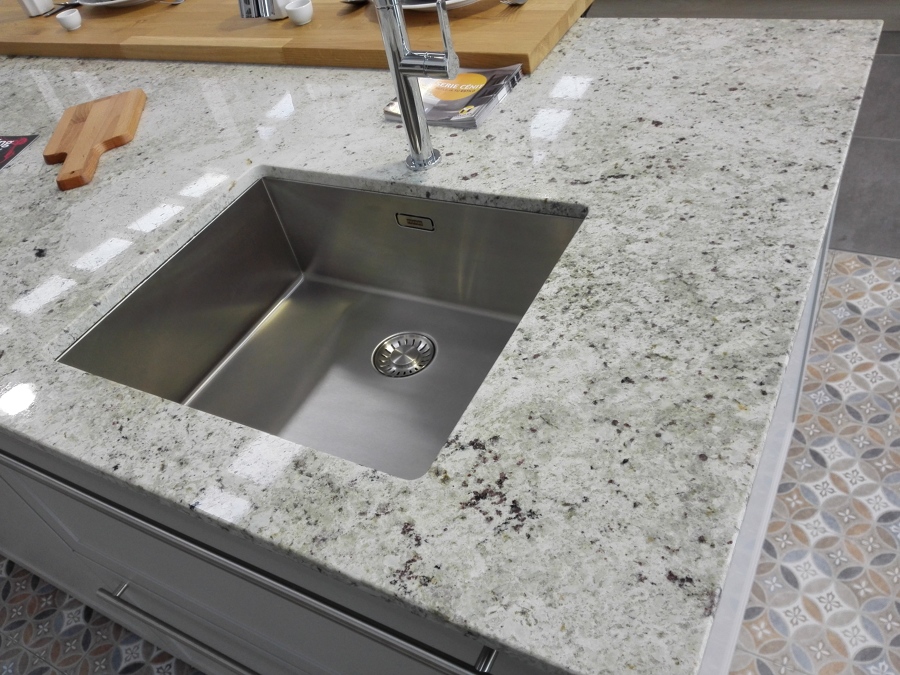 Isla de cocina en granito