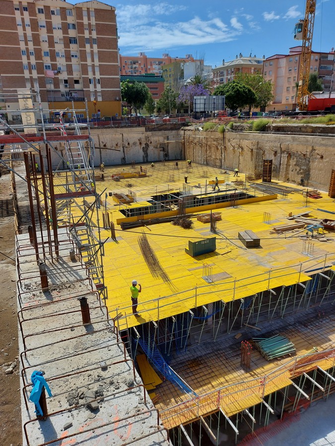 EDIFICACION DE PLAZAS DE GARAGE EN EDIFICIO