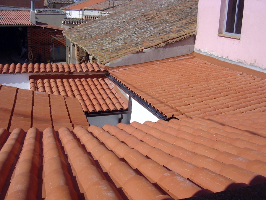 Encuentro de varios faldones en patio interior