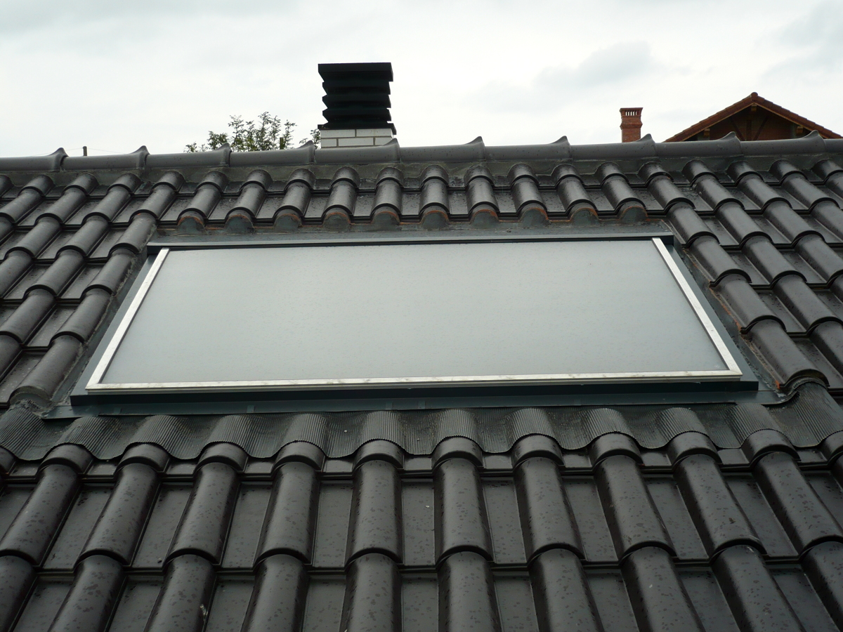 Energía solar con panel integrado en tejado