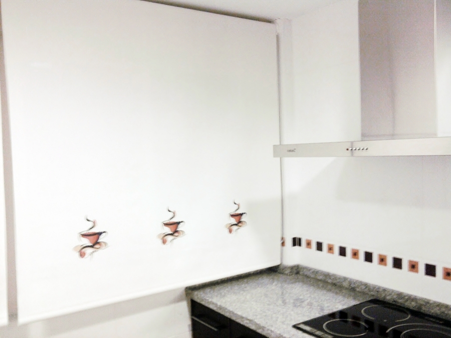 Enrollable screen con serigrafia