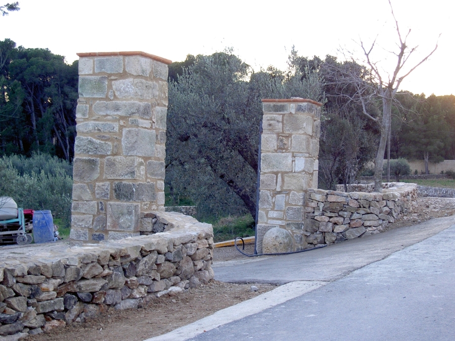 entrada masía