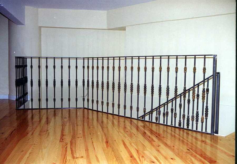 ENTRE PLANTA Y BARANDILLA