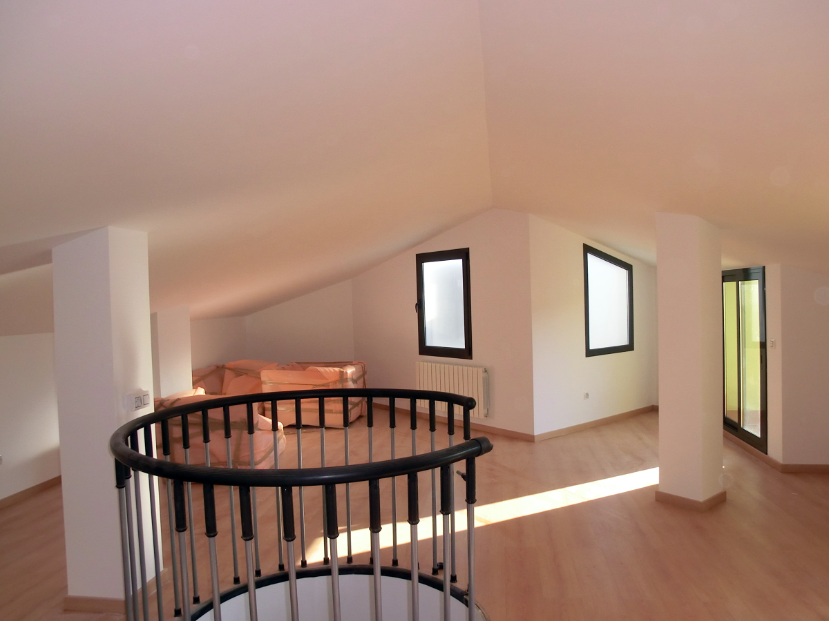 Enyesar atico en Bescano.