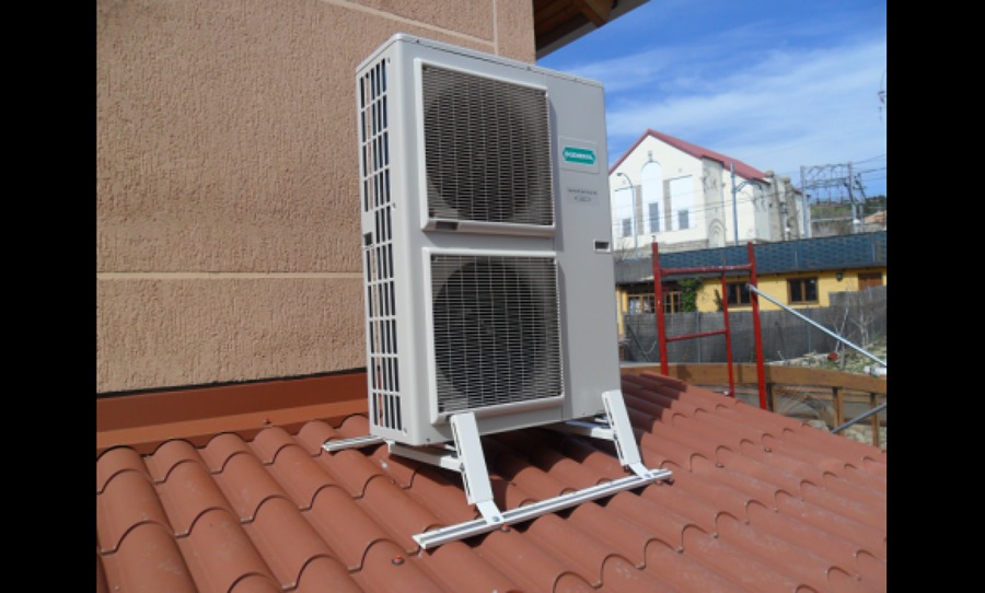 EQUIPO DE CONDUCTOS EN CHALET PINTO