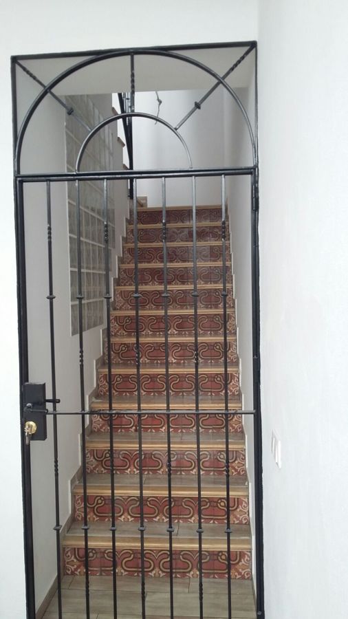 Escalera con frente de hidráulico restaurado