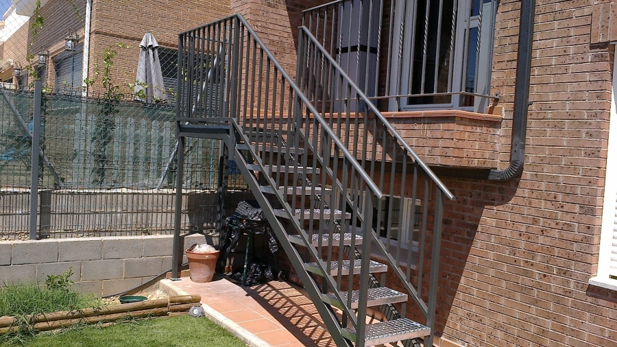 Escalera ancho especial.