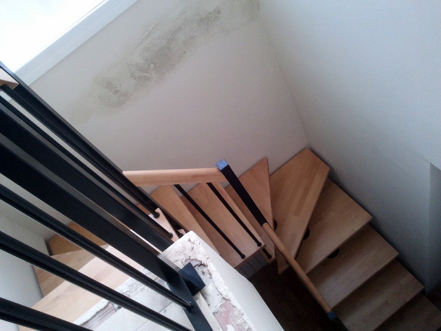 ESCALERA COMBINADA , MATAL Y MADERA