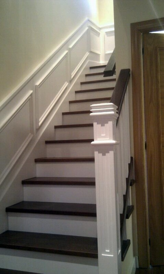 Escalera completa en Roble teñido y laca.